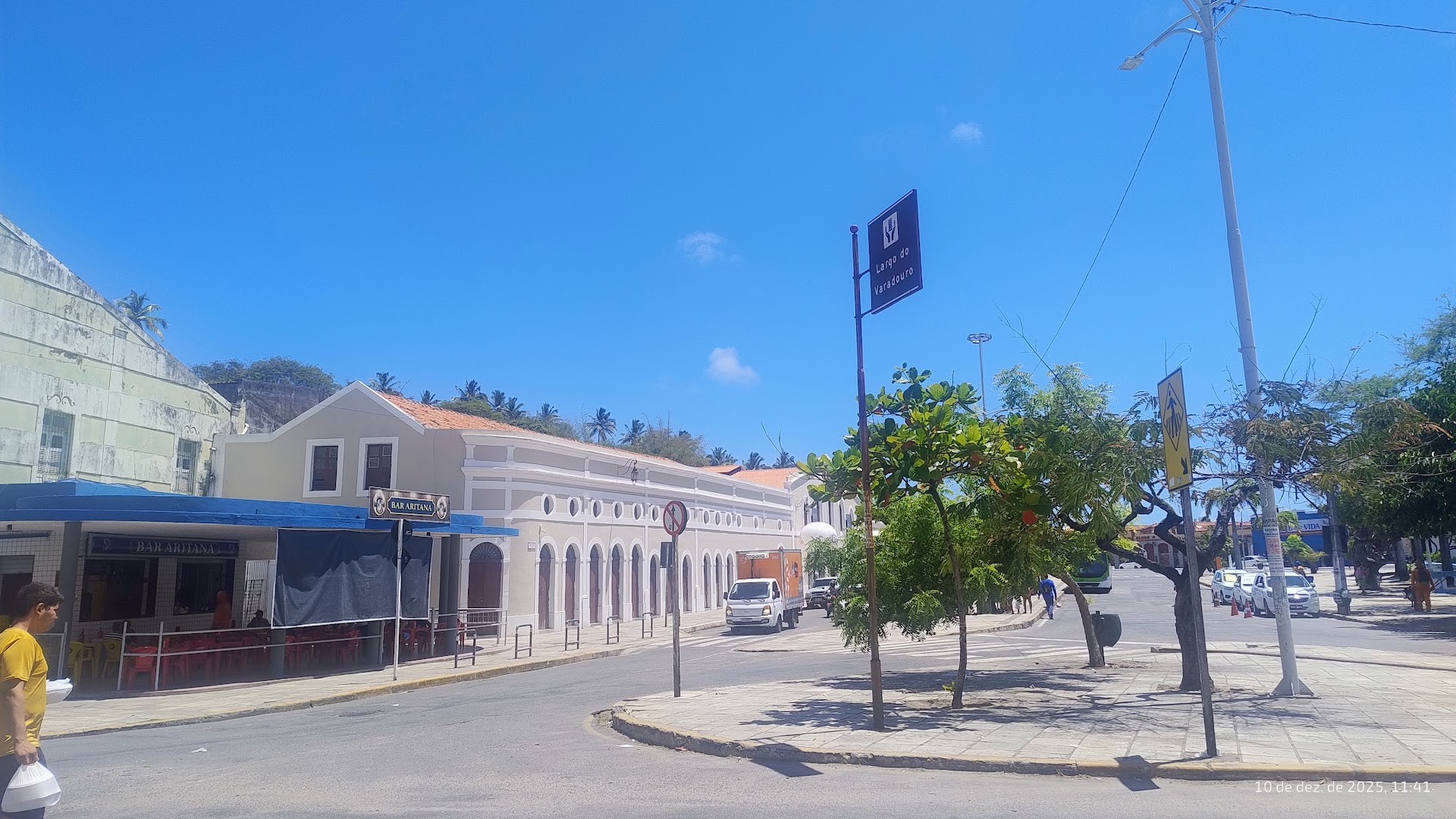 Barrio Café e Bar: clear exterior view of venue