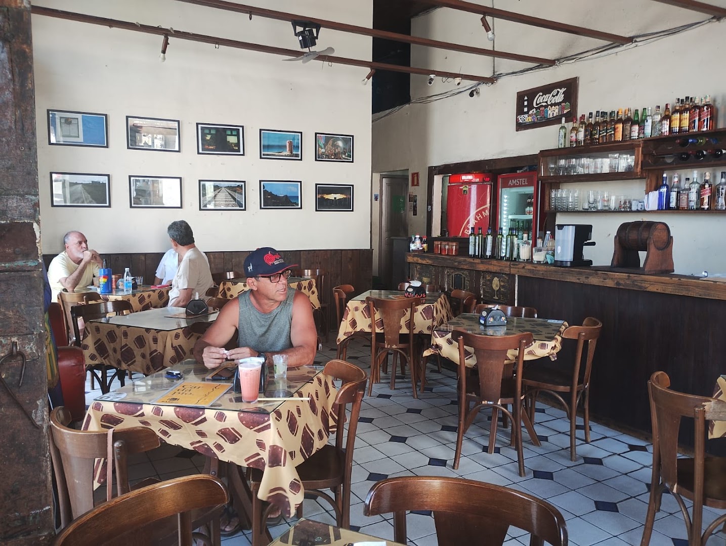 Barrio Café e Bar: clear view of venue atmosphere