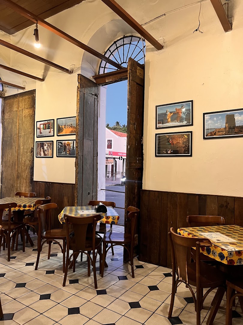 Barrio Café e Bar: inviting atmosphere and clear interior