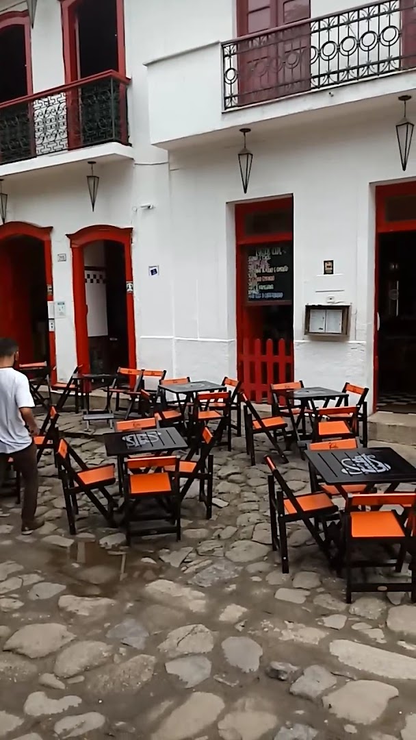 Casa Coupê: clear view of restaurant terrace