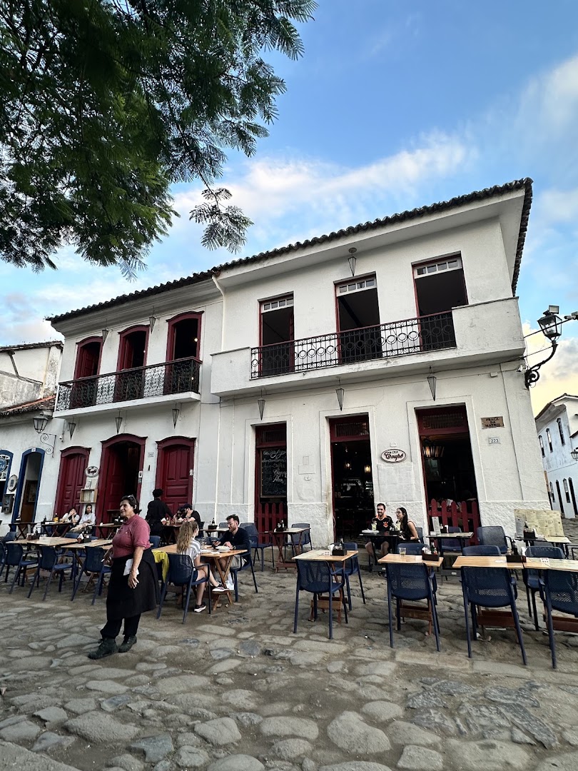 Casa Coupê: inviting exterior restaurant atmosphere