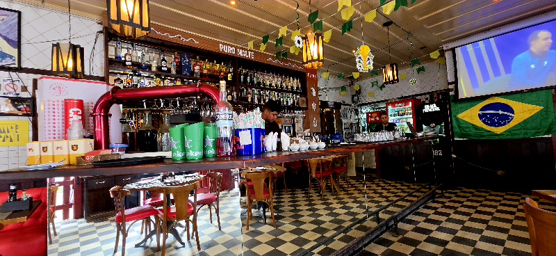 Casa Coupê: clear view of restaurant interior