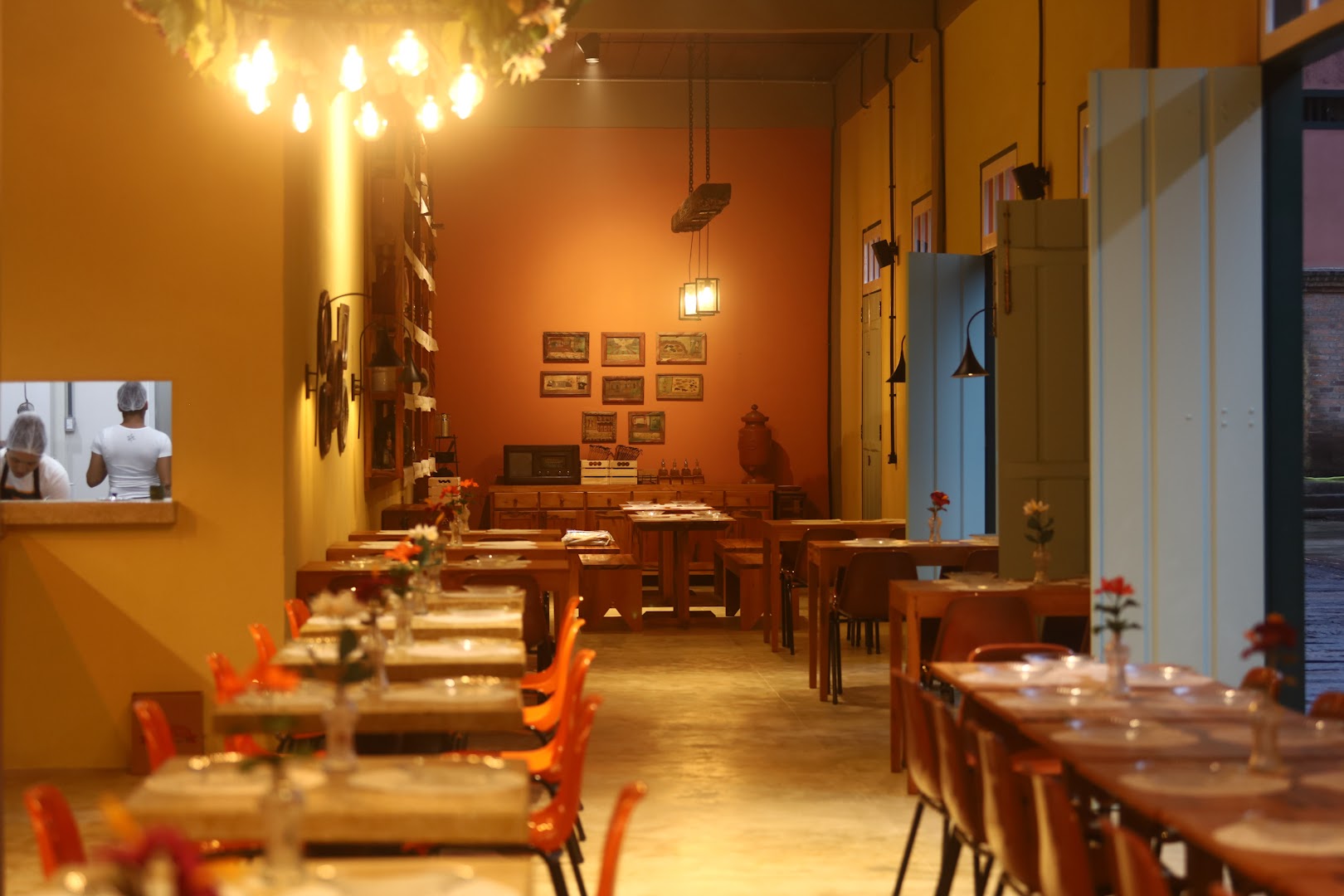 Casa Paratiana: inviting and professional restaurant interior
