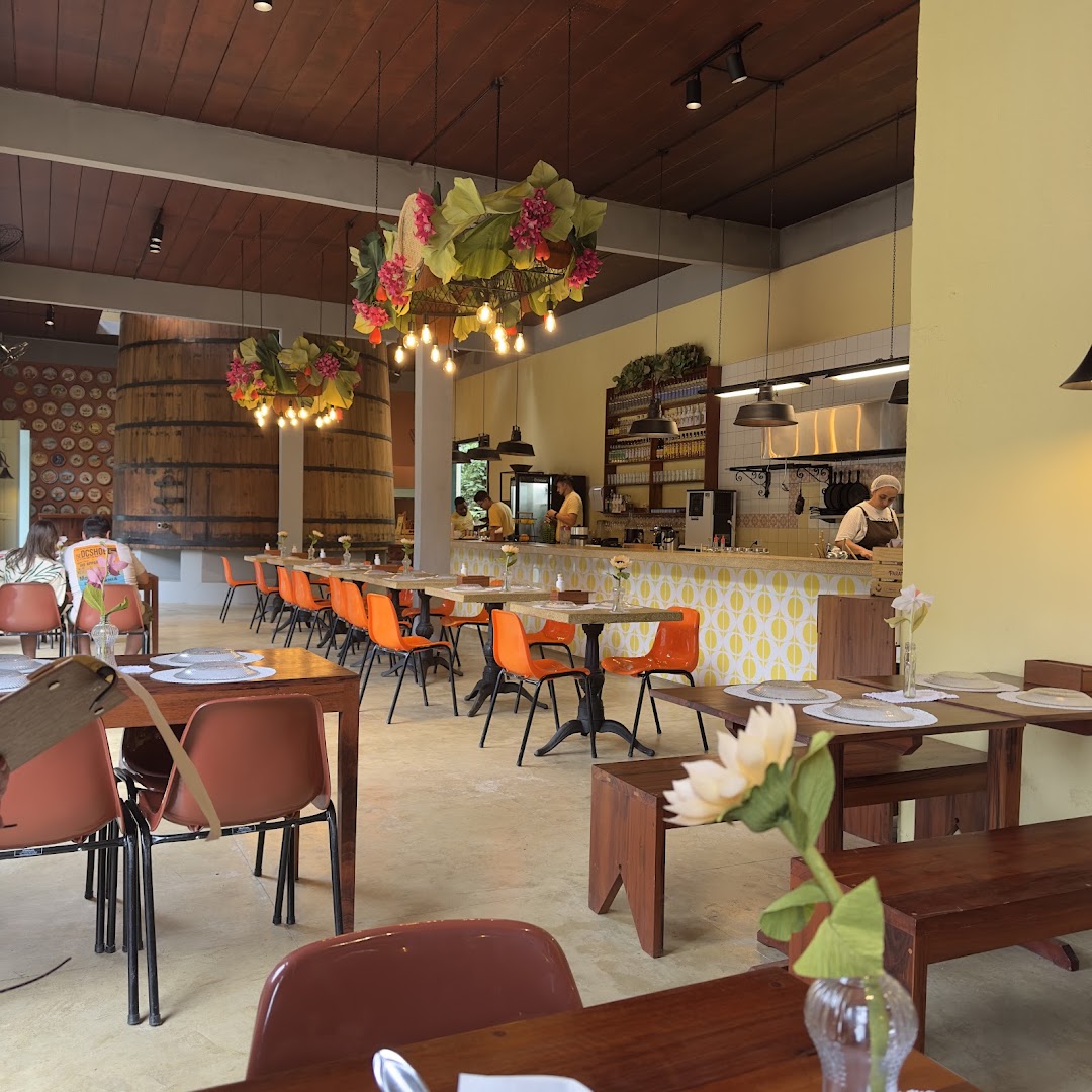 Casa Paratiana: clear, inviting restaurant interior shot