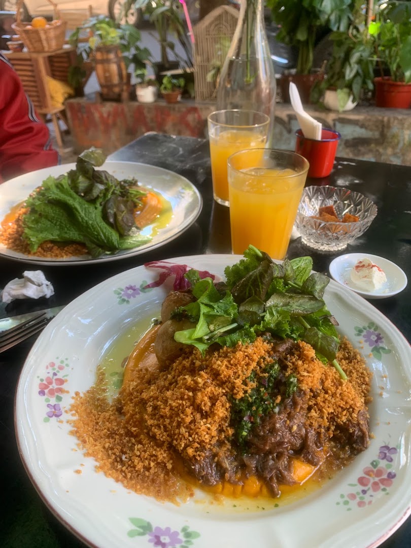 Amado Restaurante: appetizing food and drink presentation