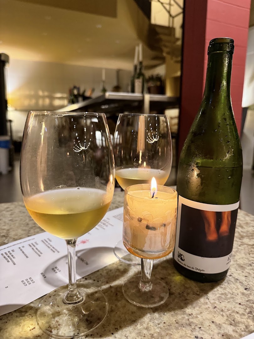 Bar Península: inviting atmosphere with drinks