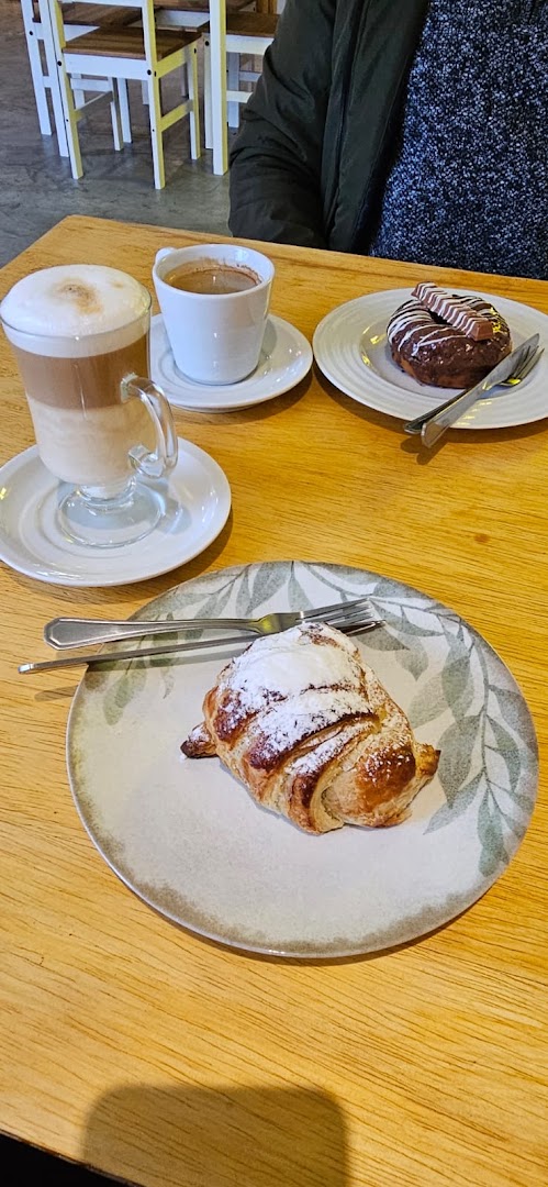 Buenas Café: appetizing photo of cafe food