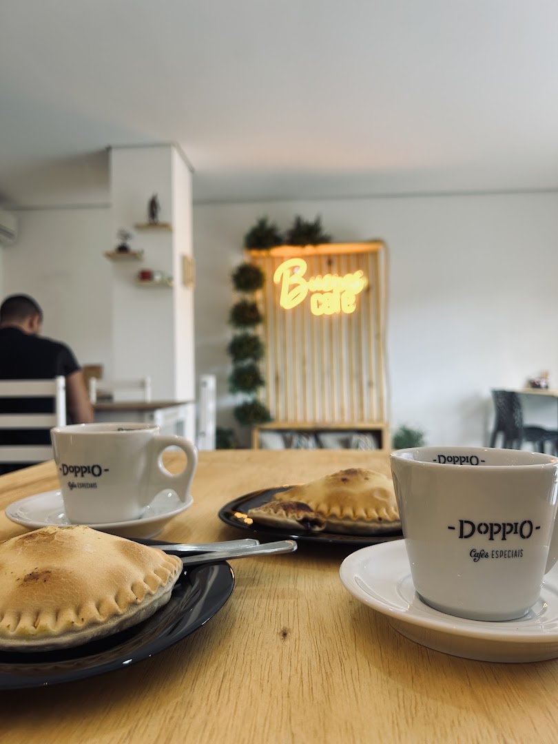 Buenas Café: inviting atmosphere and clear focus