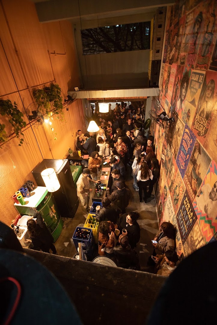 Listo Bar: lively bar atmosphere well