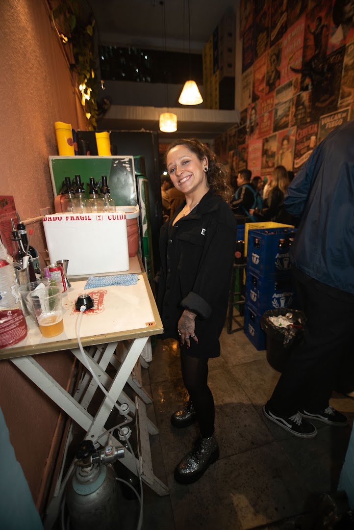 Listo Bar: staff and bar atmosphere
