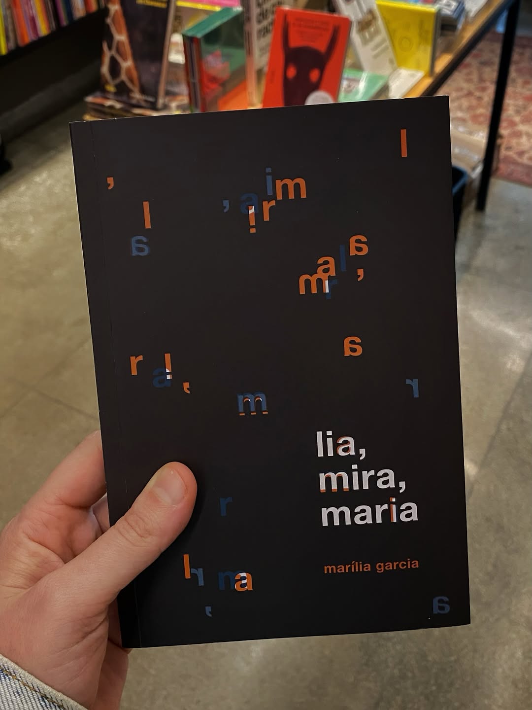 Livraria Baleia: clear photo of shop product
