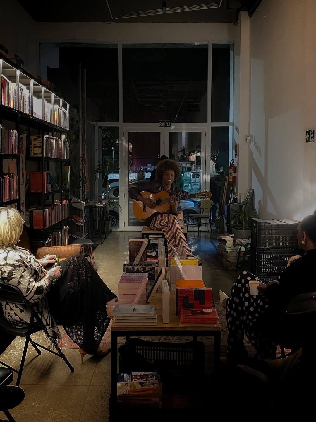 Livraria Baleia: inviting shop atmosphere well