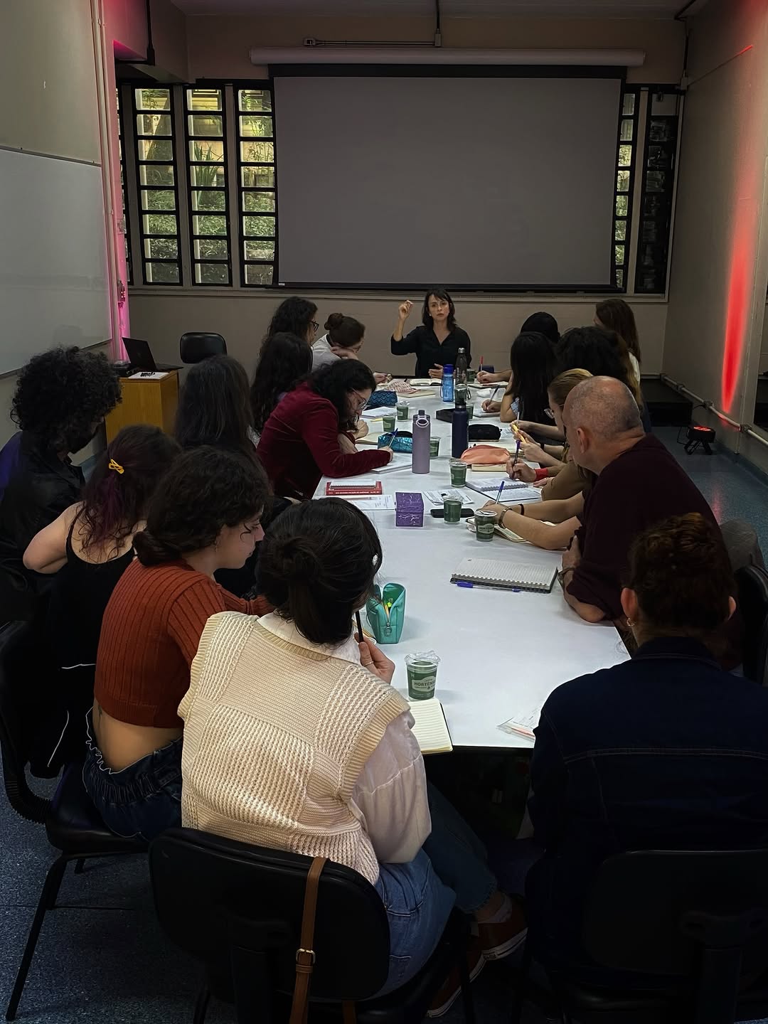 Livraria Baleia: venue hosting community event