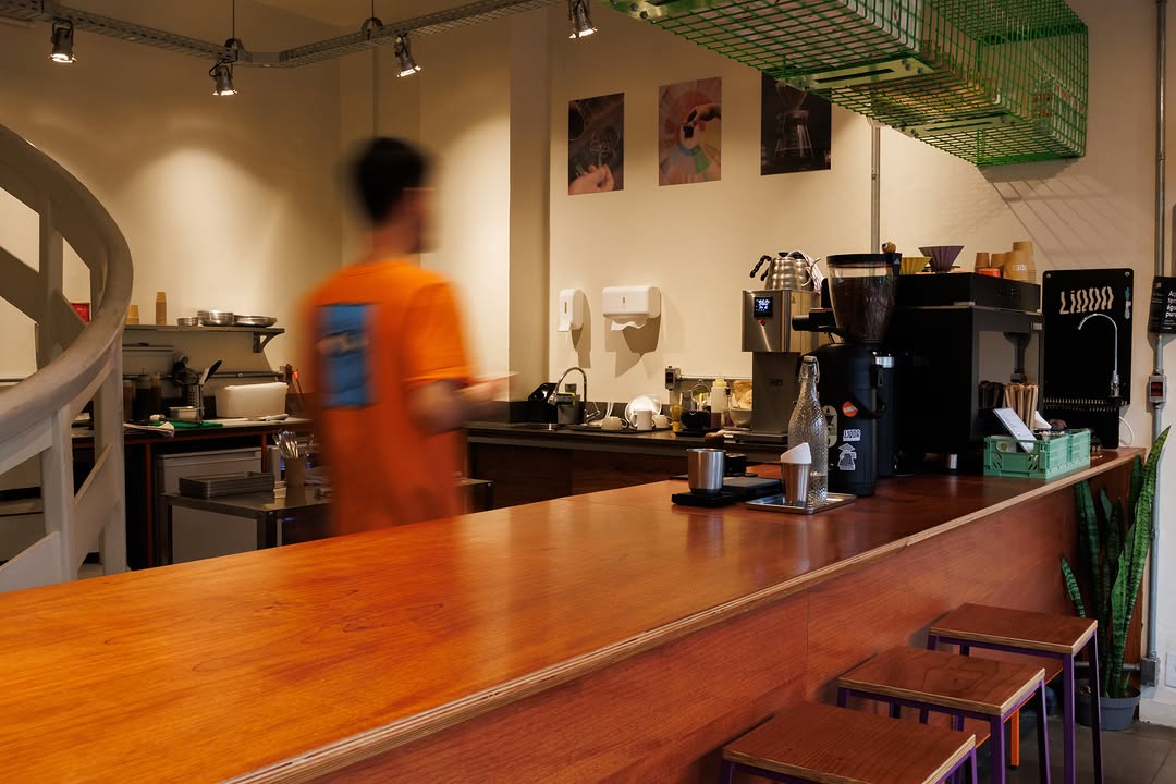 Ode Cafeteria: clear shot of venue interior