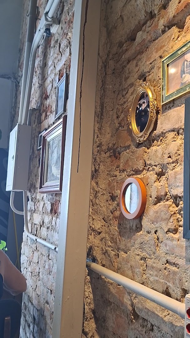 Olga Raízes: restaurant interior and decor