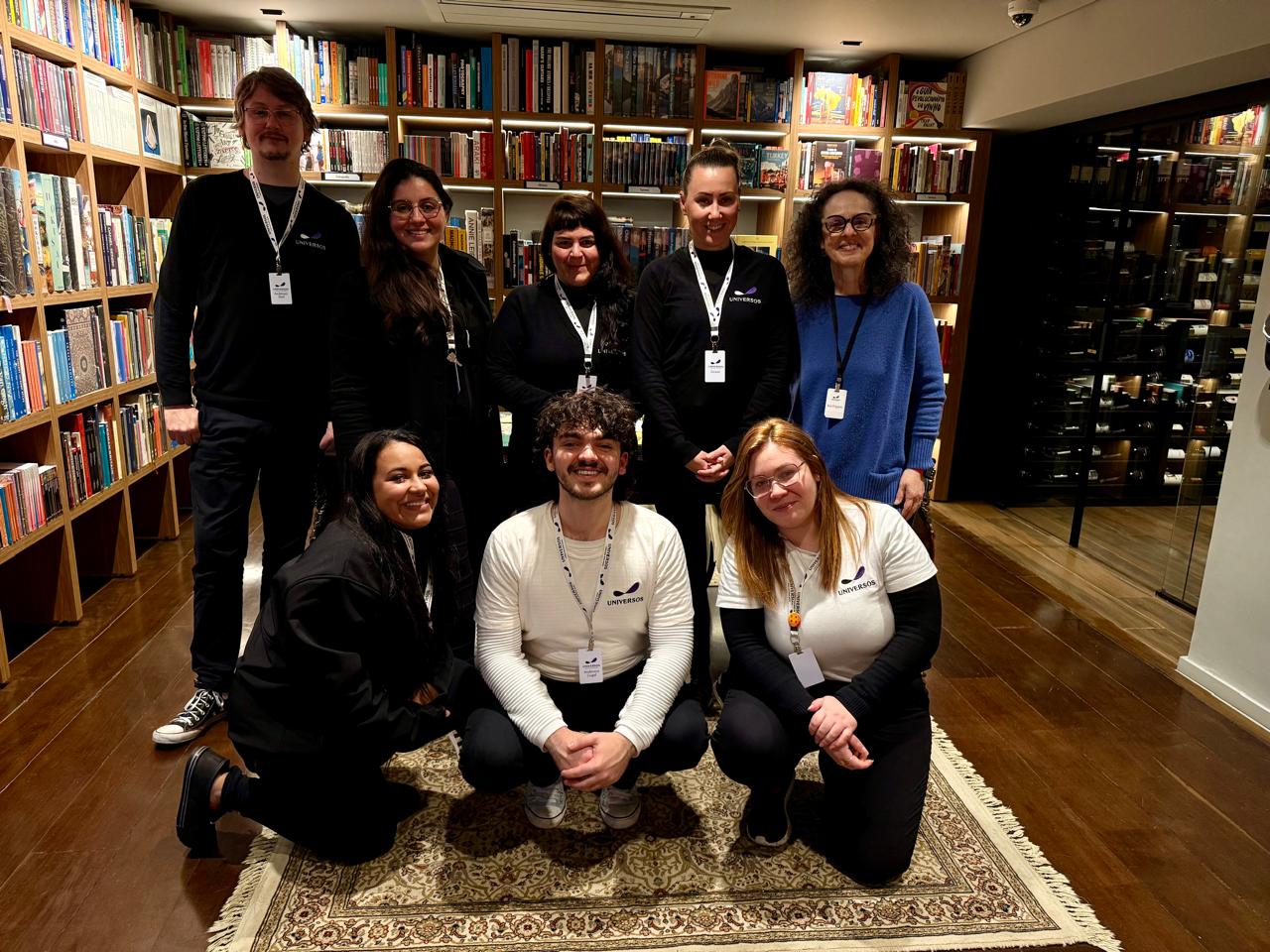 Universos: professional team photo in venue