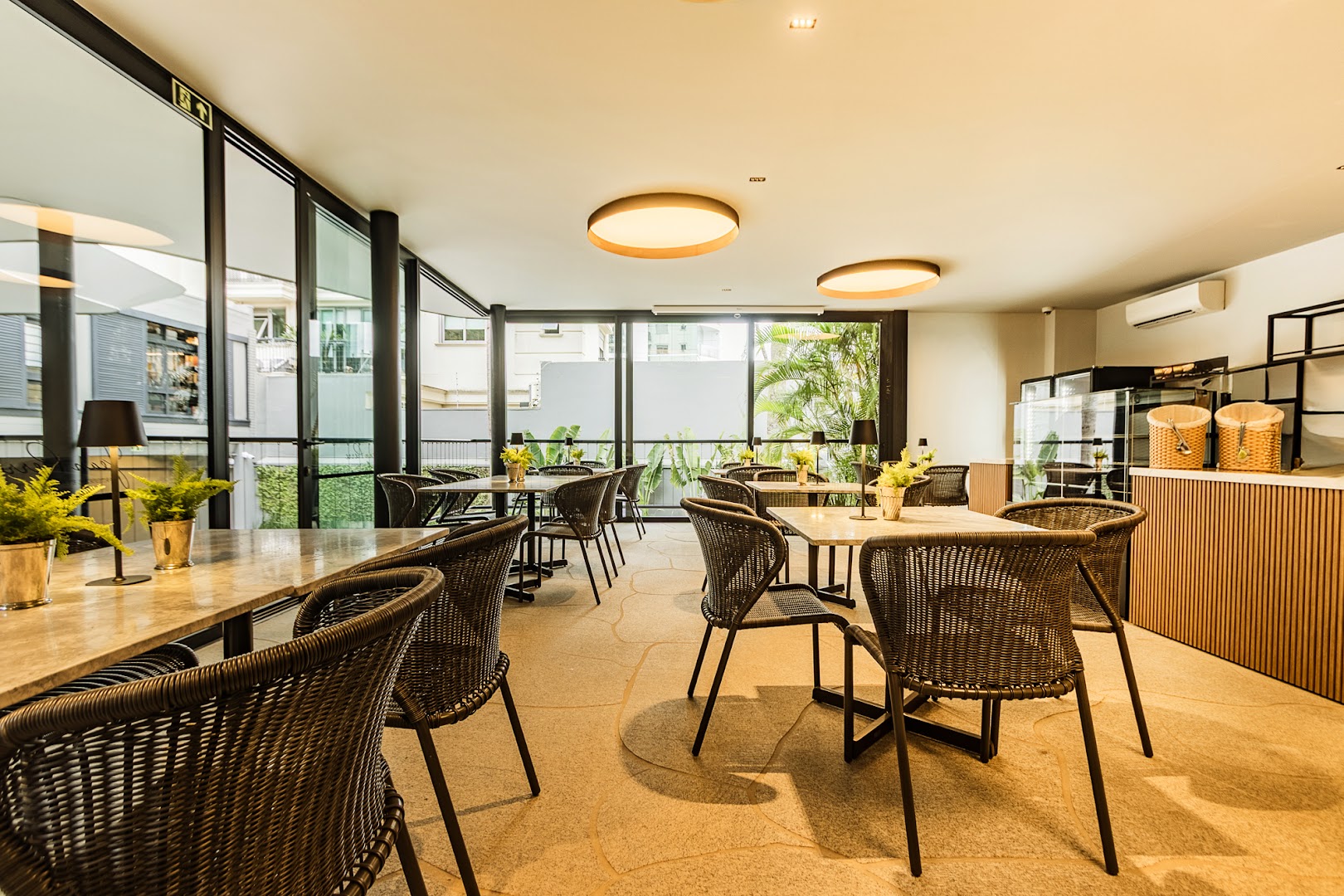 Universos: professional interior shot of venue