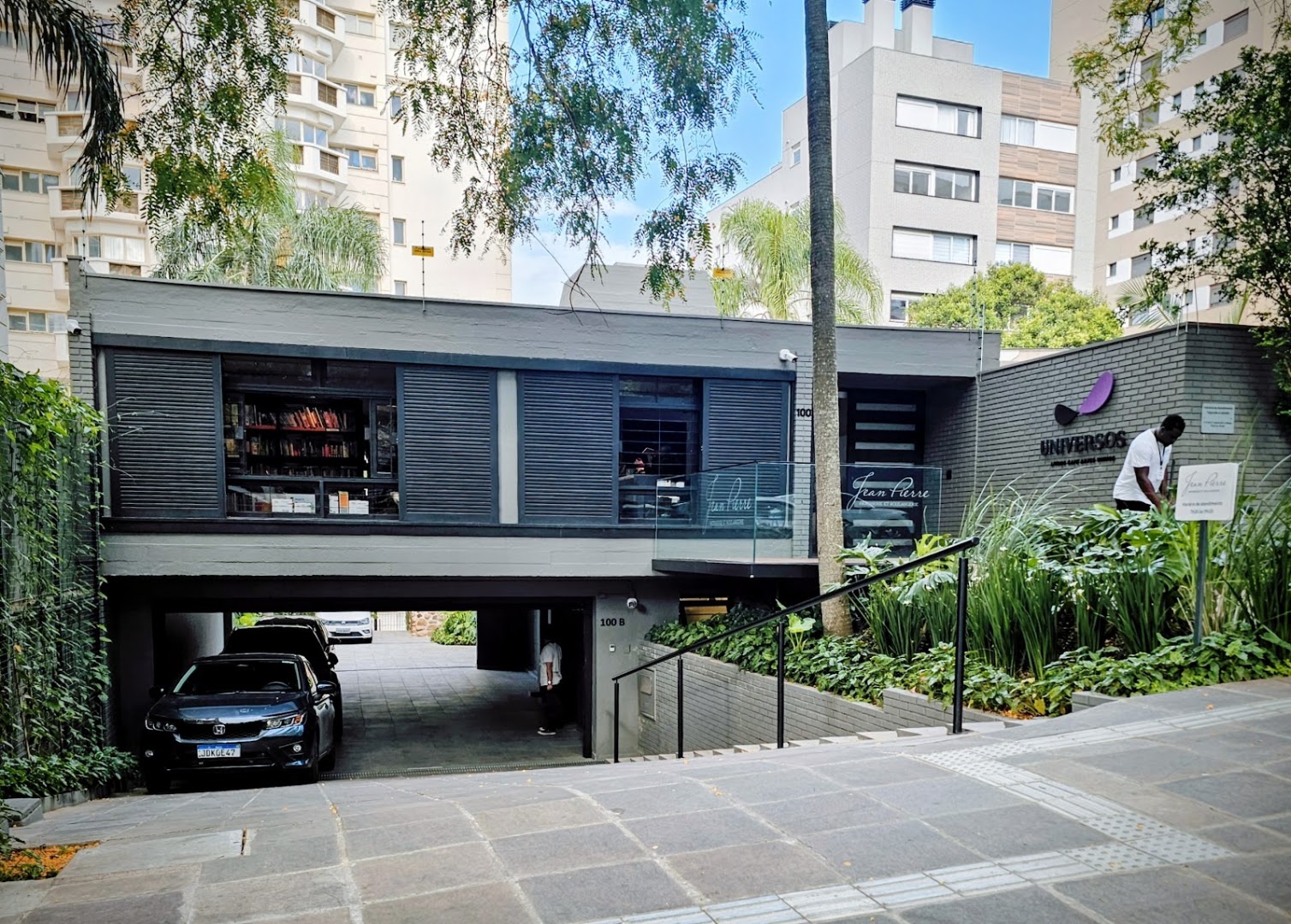 Universos: clear exterior shot of venue