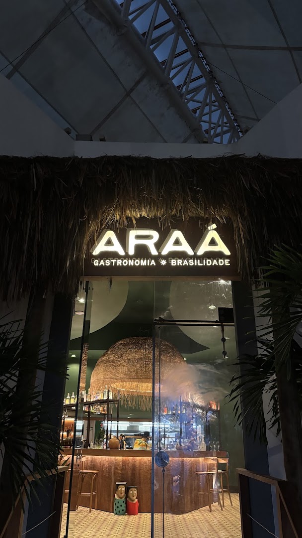 Araá: attractive, clear restaurant entrance photo