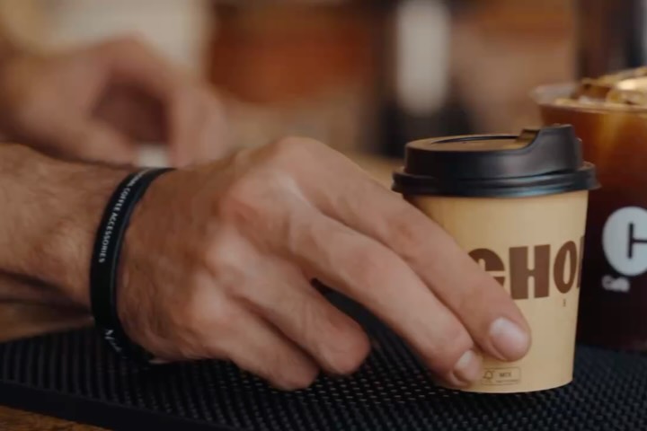 Chora Café: professional shot of coffee service