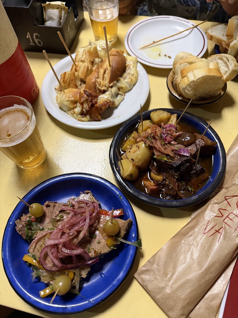Conserva Bar: appetizing food and drink presentation