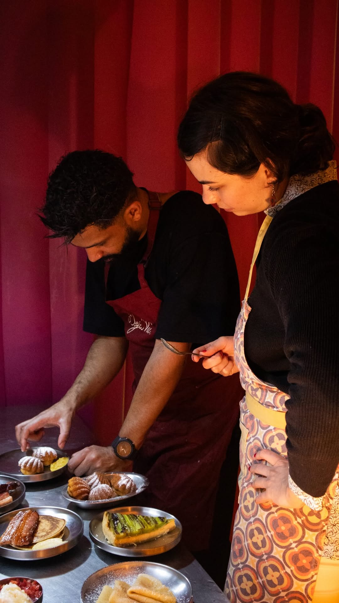 Deja Vu: professional photo of staff preparing food