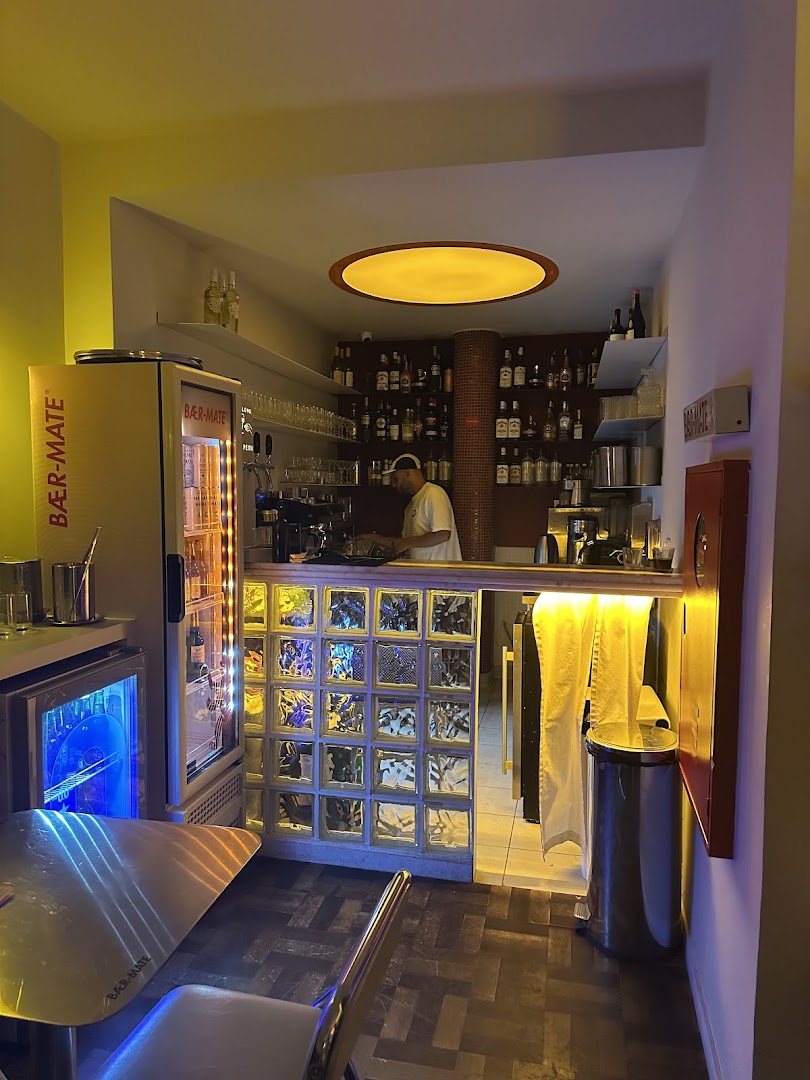 Deja Vu: clear view of bar interior