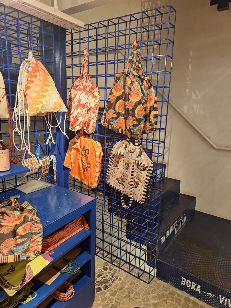 Farm Etc: clear display of shop products