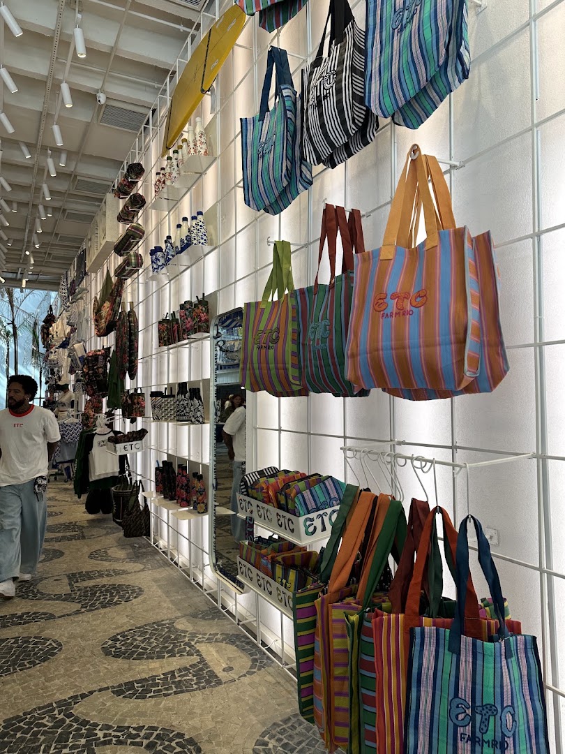 Farm Etc: clear display of shop products
