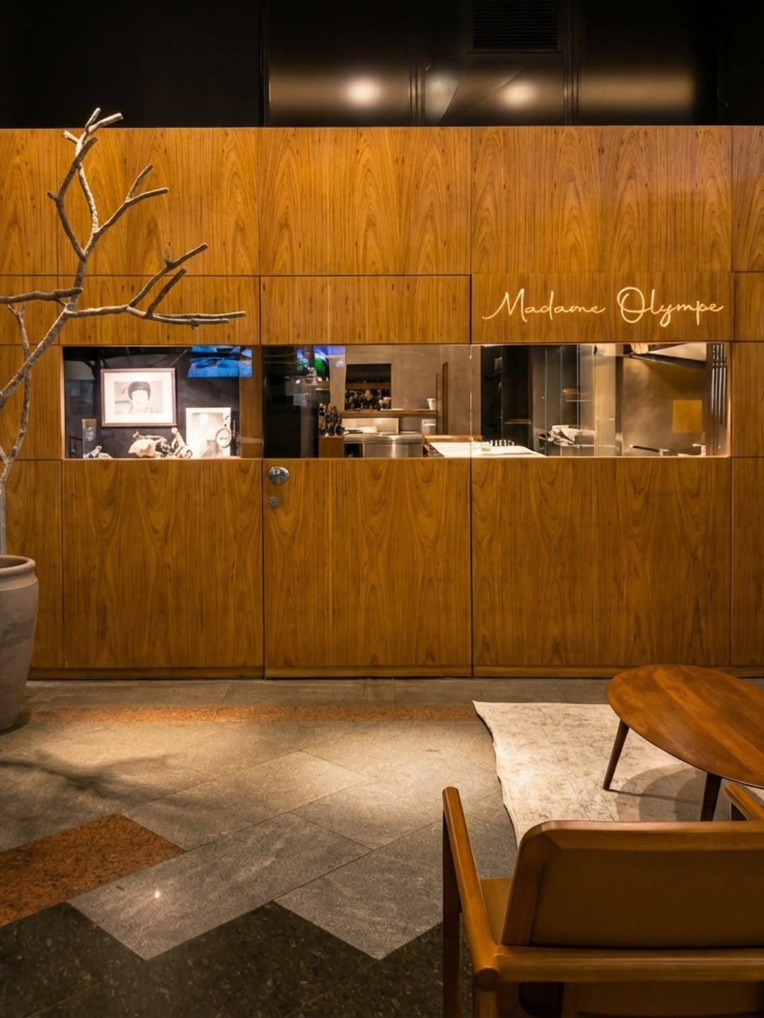 Madame Olympe: professional interior shot of venue