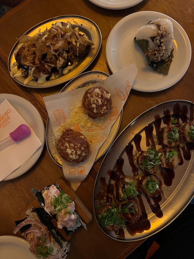 O Glorioso Sushi de Botafogo: appetizing variety of restaurant food
