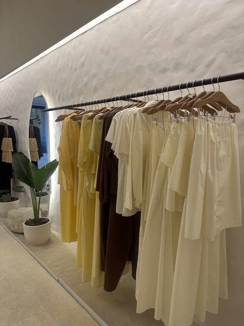 Panô: clean, professional shop interior display