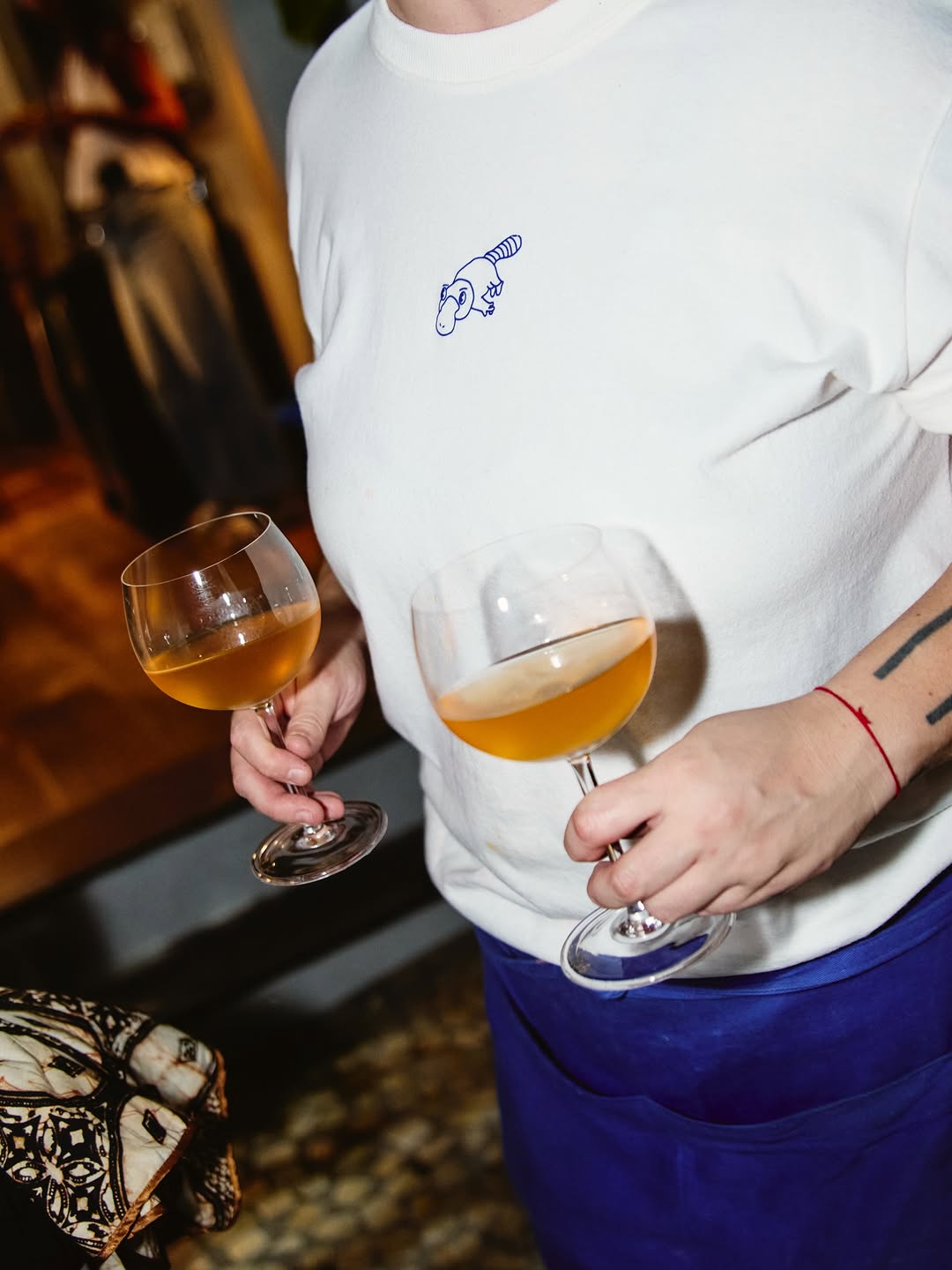 Pressa: professional staff serving drinks