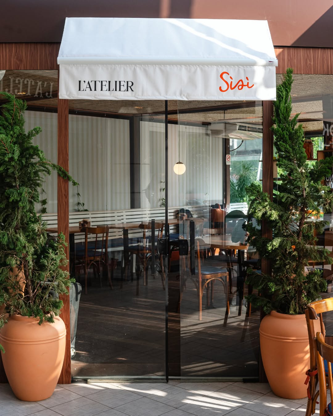 Sìsì Cucina: clear, inviting exterior restaurant shot