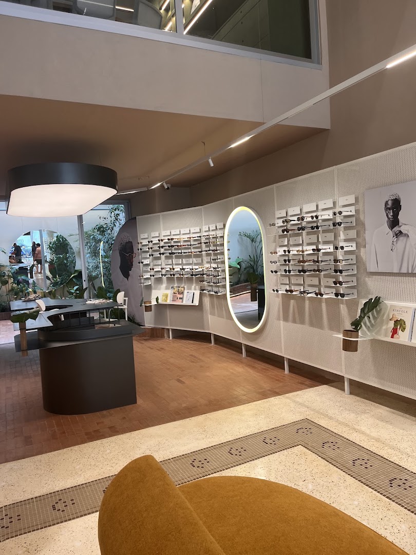 Zerezes: professional interior shop display photo