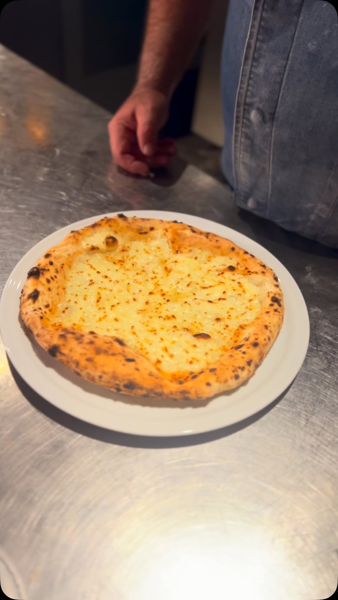 Pissa: appetizing photo of prepared pizza