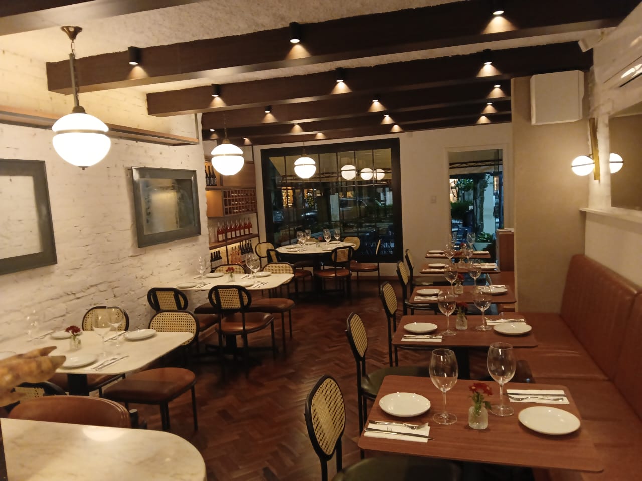 BASQ: inviting and professional interior shot