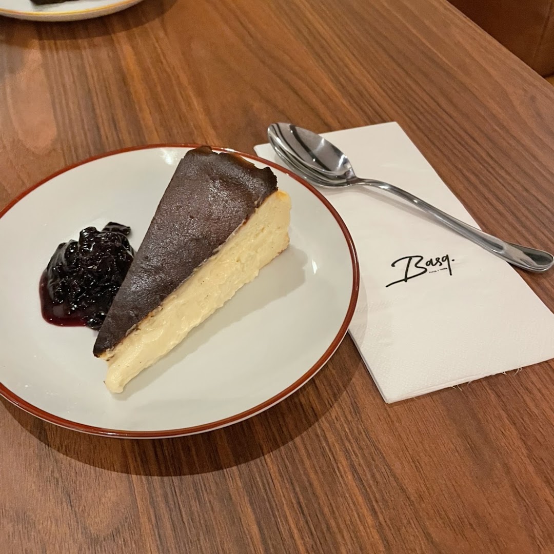 BASQ: appetizing food photo with branding