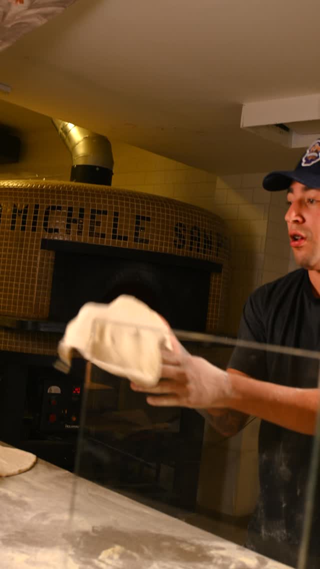 Da Michele: authentic pizza preparation scene