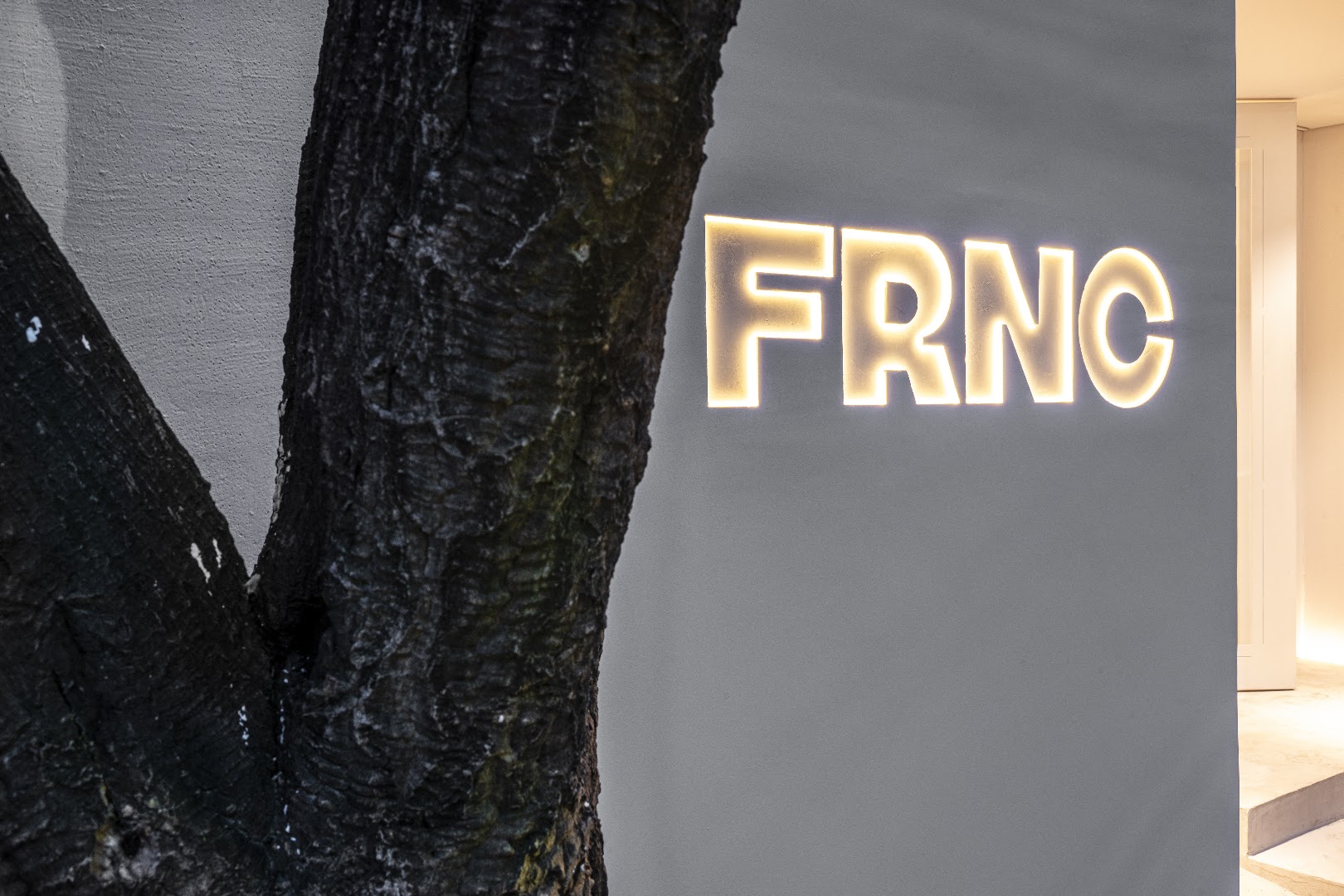 FRANCESCA: professional storefront signage photo