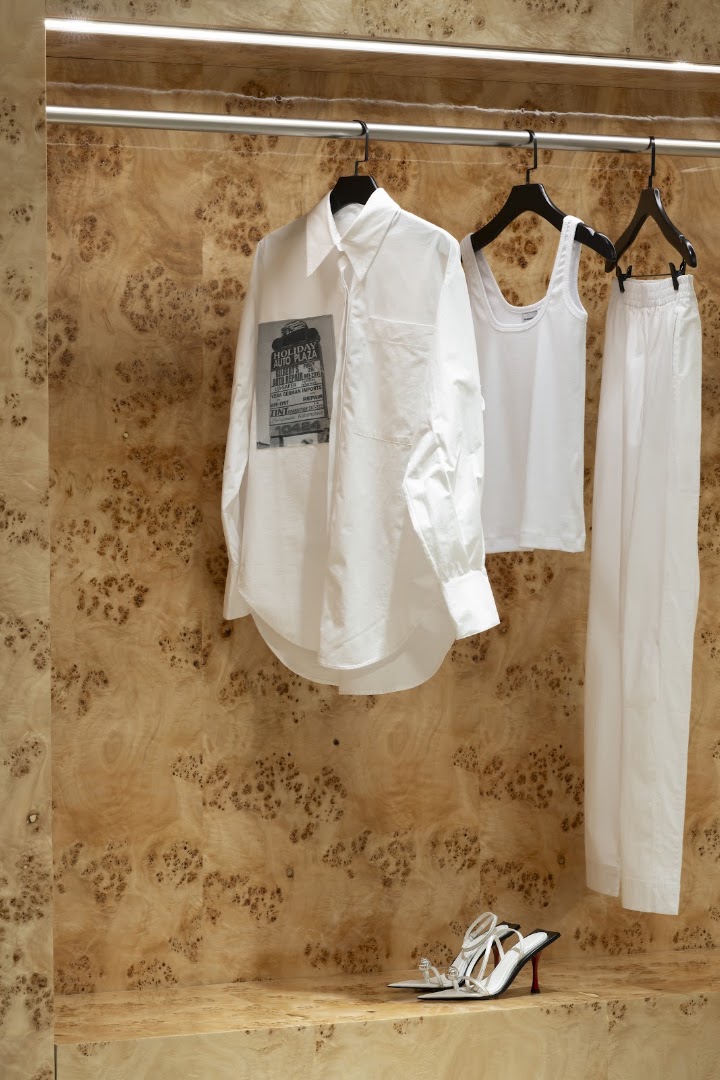 FRANCESCA: professional product display photo