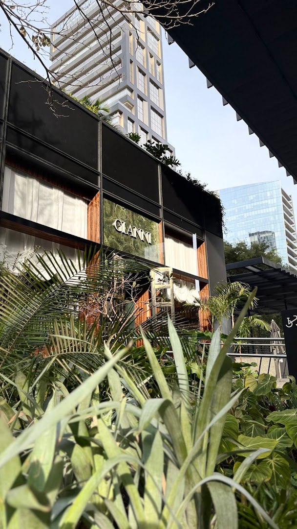 Gianni: attractive exterior shot of restaurant