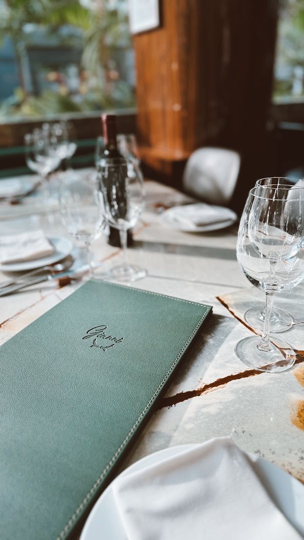 Gianni: professional atmosphere and branding shot