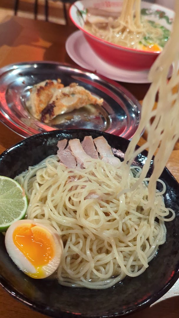 KuroMoon Ramen: appetizing, high-quality food photography