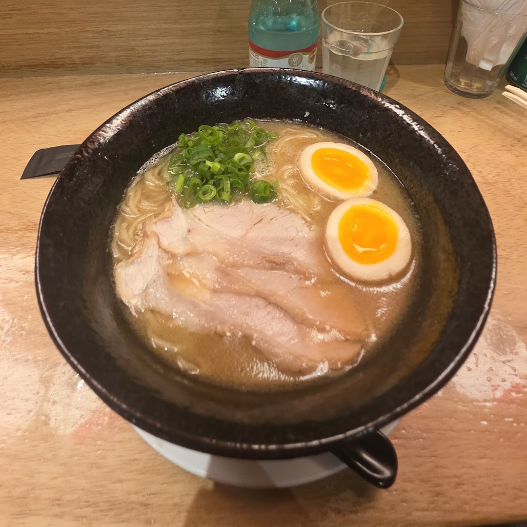 KuroMoon Ramen: appetizing, clear photo of ramen