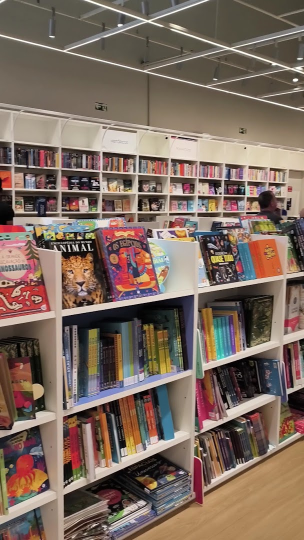Livraria da Vila Paulista: clear view of bookstore interior