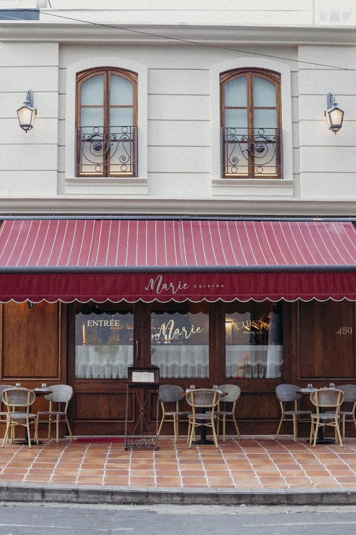Marie Cuisine: professional exterior shot of restaurant