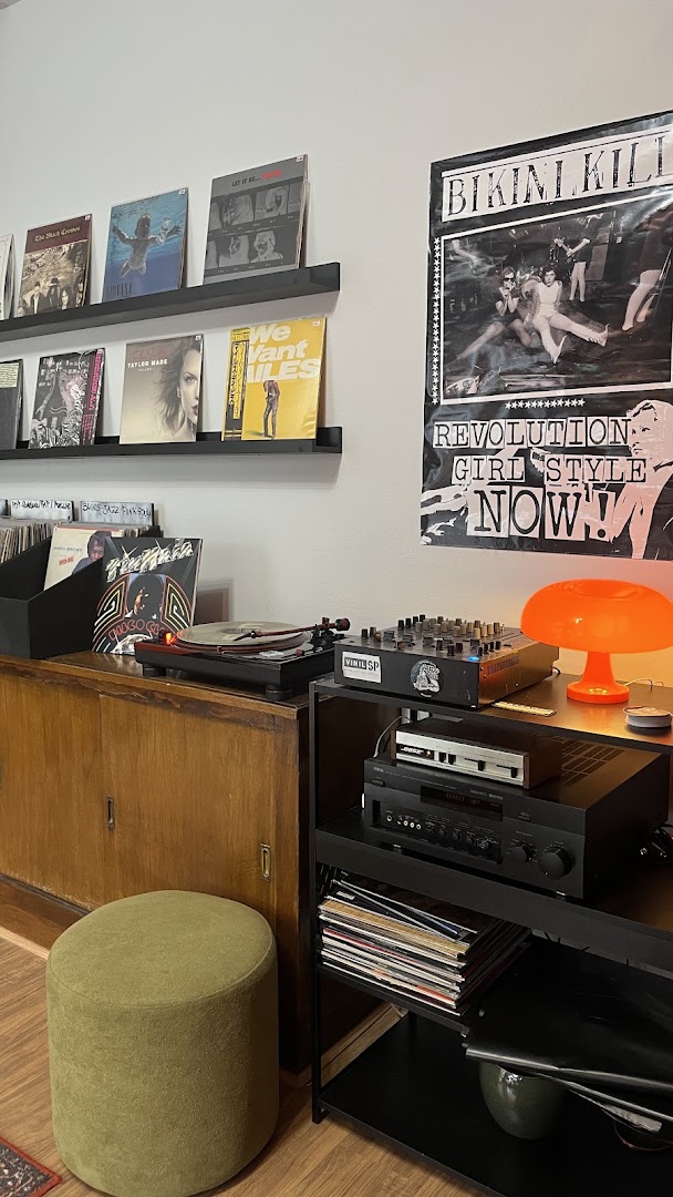 Molotov Discos: shop interior and products