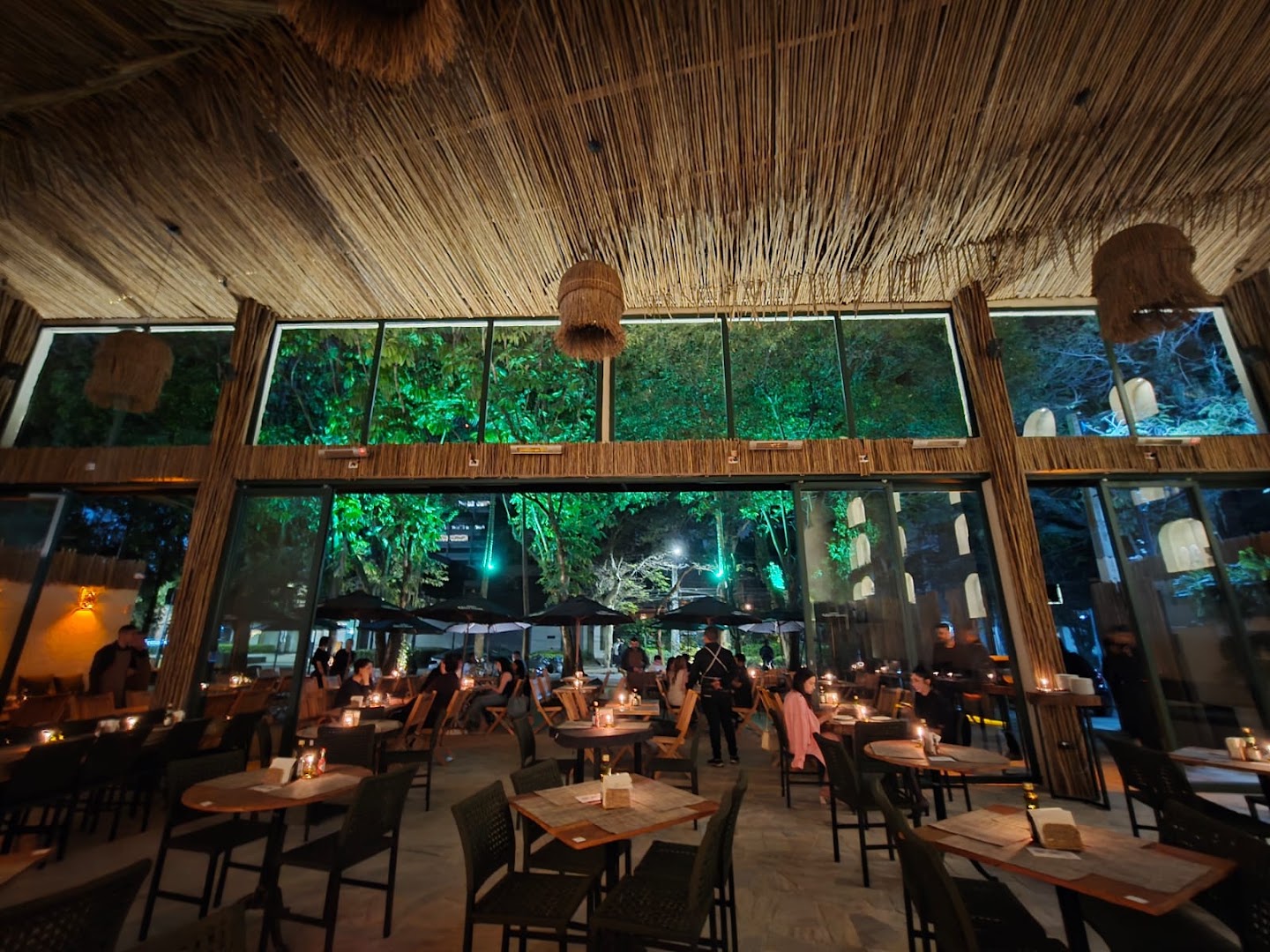 Nômade Bar e Restaurante: beautiful atmosphere and professional quality