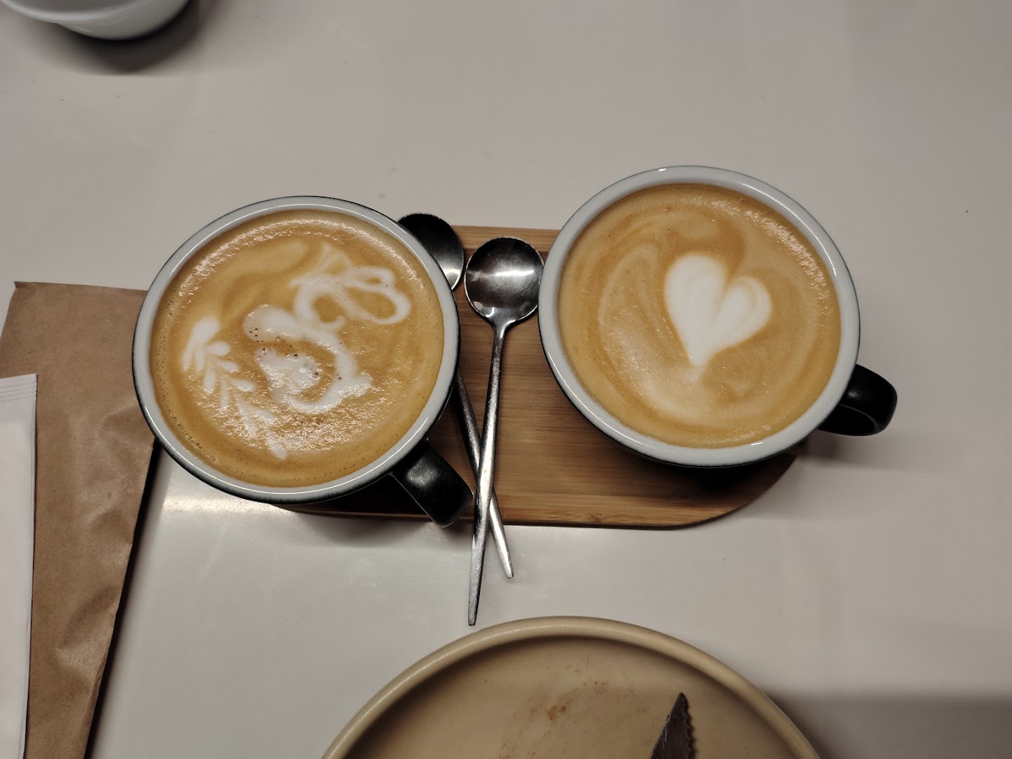 Sarta Coffee: appealing photo of coffee drinks